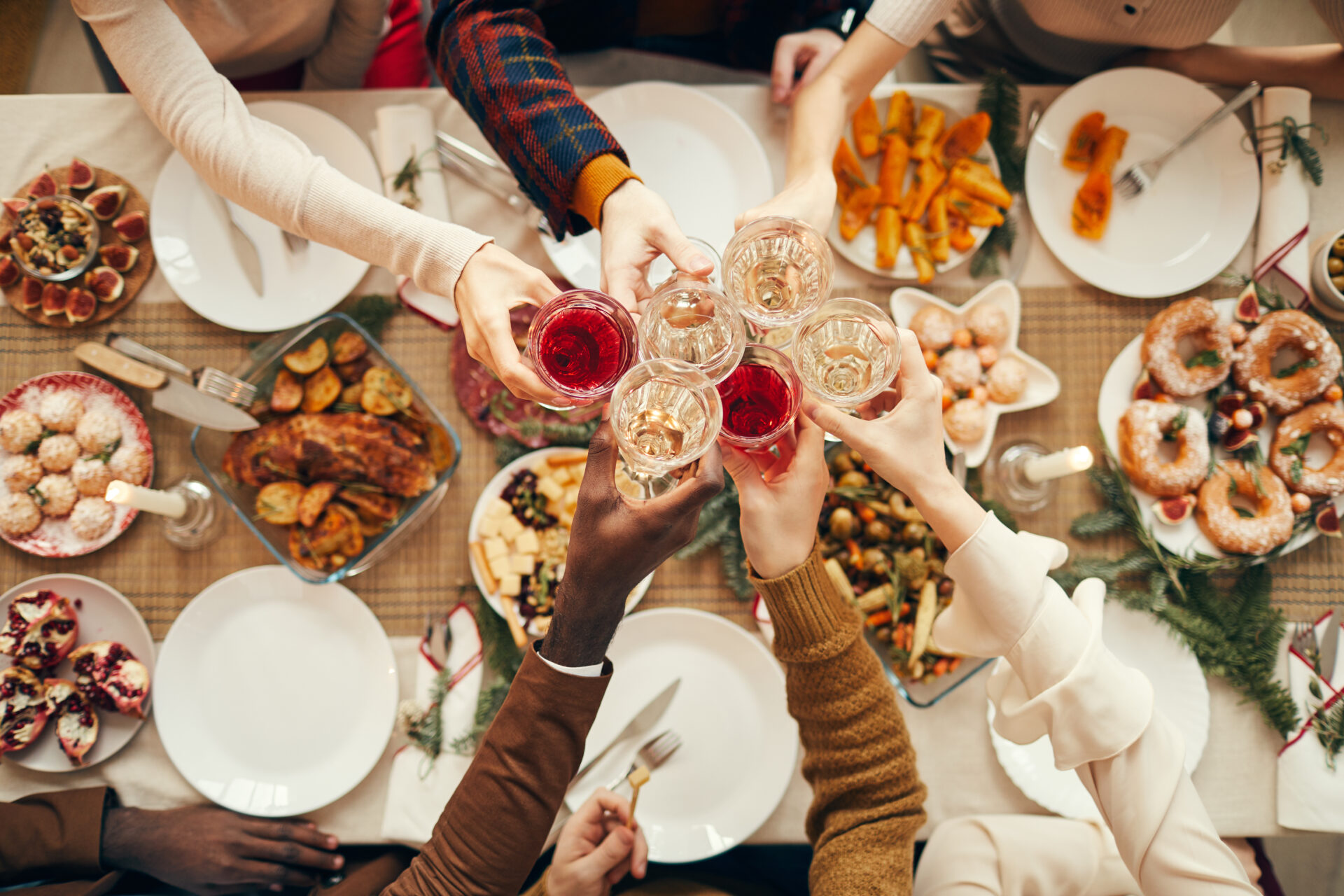 10 Tips for Hosting a Holiday Party - Dual Electronics